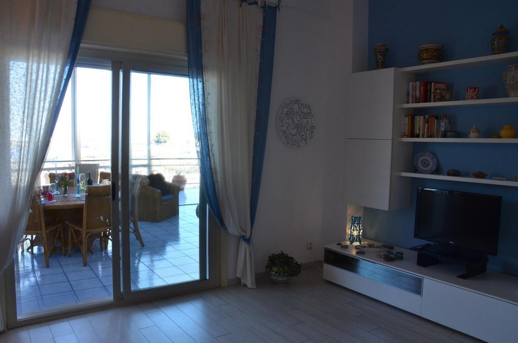 Ferienwohnung Terrazza Sul Mare Giardini-Naxos Exterior foto
